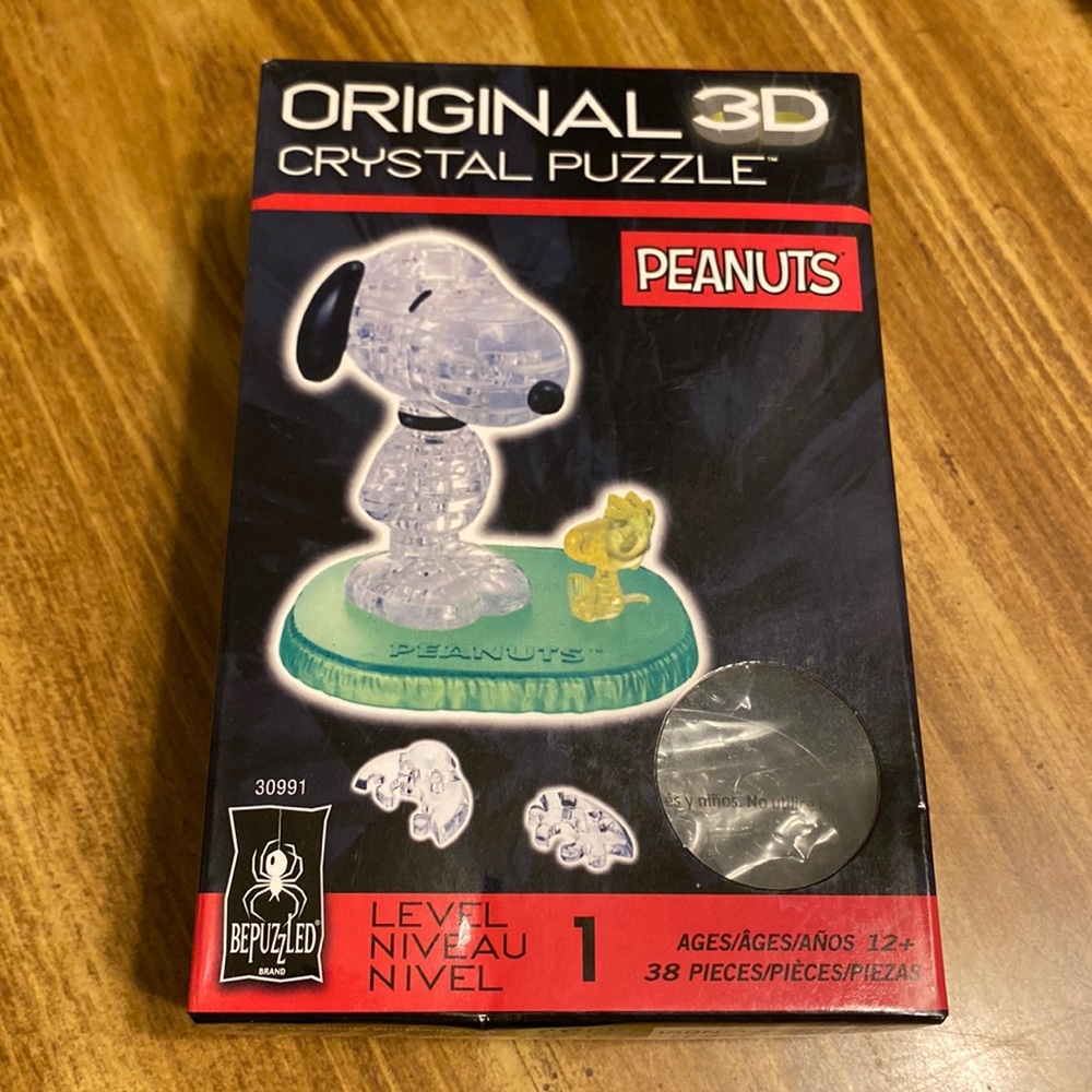 NWOT BEPUZZLED Original 3D Crystal “PEANUTS” Puzzle
